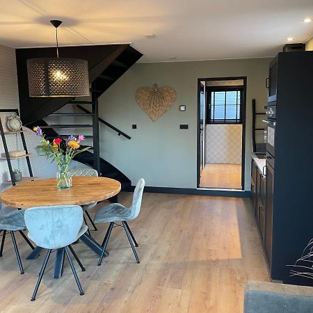 De Heerlykheid Wemeldinge, Vlak Bij Strand En Bos, Ruime Vakantiewoning Met Eigen Patio In De Karakteristieke Dorpsstraat Екстериор снимка