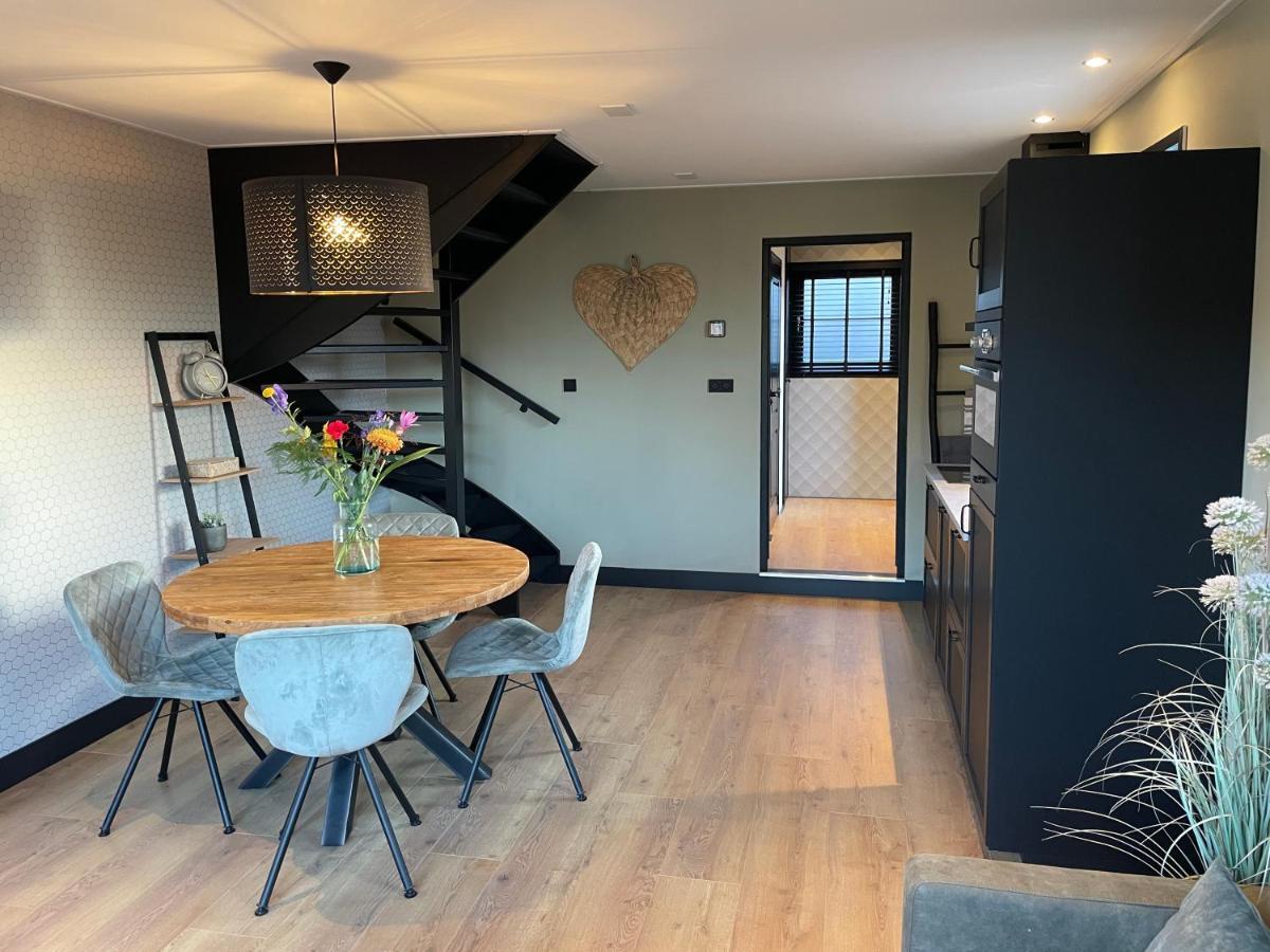 De Heerlykheid Wemeldinge, Vlak Bij Strand En Bos, Ruime Vakantiewoning Met Eigen Patio In De Karakteristieke Dorpsstraat Екстериор снимка